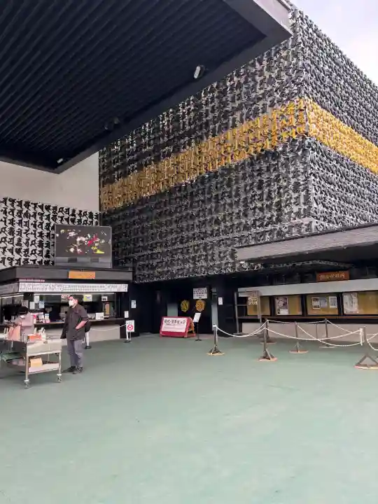 成田山深川不動堂(新勝寺東京別院)の{uncategorized: "未分類", other: "その他", undefined: "問題あり", building: "その他建物", grave: "お墓", sacred_gate: "鳥居", guardian: "狛犬", statue: "像", buddha: "仏像", history: "歴史", nature: "自然", garden: "庭園", animal: "動物", pagoda: "塔", temizu: "手水舎", mountain_gate: "山門・神門", sanctuary: "本殿・本堂", subordinate: "末社・摂社", art: "芸術", scenery: "景色", jizo: "地蔵", ema: "絵馬", goshuin: "御朱印", omikuji: "おみくじ", items: "授与品その他", amulet: "お守り", goshuincho: "御朱印帳", eats: "食事", festival: "お祭り", votive_dance: "神楽", shichigosan: "七五三参", wedding: "結婚式", experience: "体験その他", initially: "初詣", around: "周辺", anti_infection: "感染症対策"}