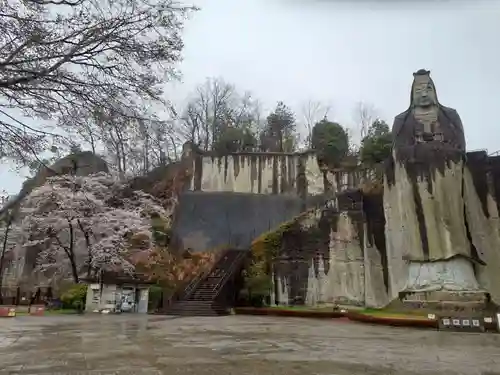 大谷寺の像