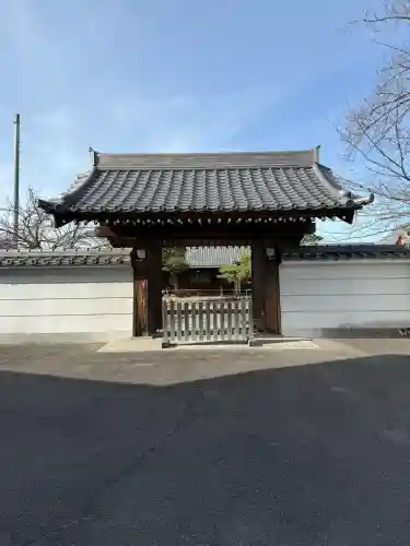 実相寺の{uncategorized: "未分類", other: "その他", undefined: "問題あり", building: "その他建物", grave: "お墓", sacred_gate: "鳥居", guardian: "狛犬", statue: "像", buddha: "仏像", history: "歴史", nature: "自然", garden: "庭園", animal: "動物", pagoda: "塔", temizu: "手水舎", mountain_gate: "山門・神門", sanctuary: "本殿・本堂", subordinate: "末社・摂社", art: "芸術", scenery: "景色", jizo: "地蔵", ema: "絵馬", goshuin: "御朱印", omikuji: "おみくじ", items: "授与品その他", amulet: "お守り", goshuincho: "御朱印帳", eats: "食事", festival: "お祭り", votive_dance: "神楽", shichigosan: "七五三参", wedding: "結婚式", experience: "体験その他", initially: "初詣", around: "周辺", anti_infection: "感染症対策"}