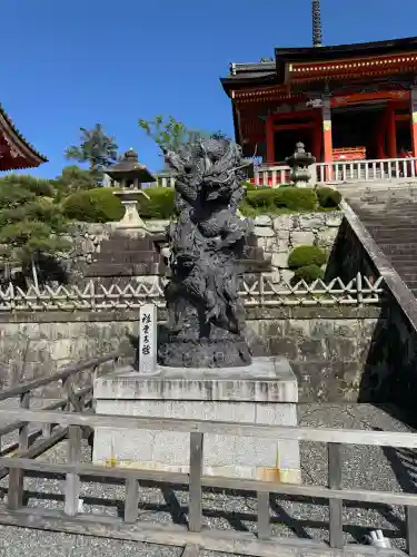 清水寺の{uncategorized: "未分類", other: "その他", undefined: "問題あり", building: "その他建物", grave: "お墓", sacred_gate: "鳥居", guardian: "狛犬", statue: "像", buddha: "仏像", history: "歴史", nature: "自然", garden: "庭園", animal: "動物", pagoda: "塔", temizu: "手水舎", mountain_gate: "山門・神門", sanctuary: "本殿・本堂", subordinate: "末社・摂社", art: "芸術", scenery: "景色", jizo: "地蔵", ema: "絵馬", goshuin: "御朱印", omikuji: "おみくじ", items: "授与品その他", amulet: "お守り", goshuincho: "御朱印帳", eats: "食事", festival: "お祭り", votive_dance: "神楽", shichigosan: "七五三参", wedding: "結婚式", experience: "体験その他", initially: "初詣", around: "周辺", anti_infection: "感染症対策"}