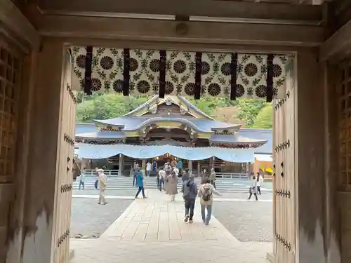 彌彦神社の山門