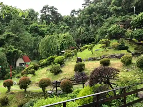 榊山稲荷神社の庭園