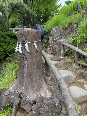 千駄ヶ谷冨士浅間神社の{uncategorized: "未分類", other: "その他", undefined: "問題あり", building: "その他建物", grave: "お墓", sacred_gate: "鳥居", guardian: "狛犬", statue: "像", buddha: "仏像", history: "歴史", nature: "自然", garden: "庭園", animal: "動物", pagoda: "塔", temizu: "手水舎", mountain_gate: "山門・神門", sanctuary: "本殿・本堂", subordinate: "末社・摂社", art: "芸術", scenery: "景色", jizo: "地蔵", ema: "絵馬", goshuin: "御朱印", omikuji: "おみくじ", items: "授与品その他", amulet: "お守り", goshuincho: "御朱印帳", eats: "食事", festival: "お祭り", votive_dance: "神楽", shichigosan: "七五三参", wedding: "結婚式", experience: "体験その他", initially: "初詣", around: "周辺", anti_infection: "感染症対策"}