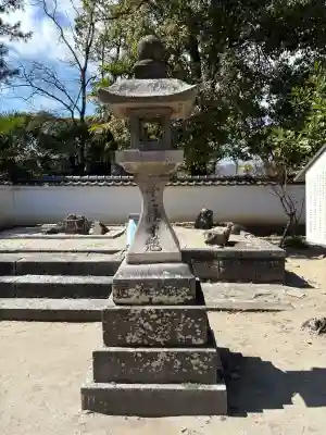 與杼神社の{uncategorized: "未分類", other: "その他", undefined: "問題あり", building: "その他建物", grave: "お墓", sacred_gate: "鳥居", guardian: "狛犬", statue: "像", buddha: "仏像", history: "歴史", nature: "自然", garden: "庭園", animal: "動物", pagoda: "塔", temizu: "手水舎", mountain_gate: "山門・神門", sanctuary: "本殿・本堂", subordinate: "末社・摂社", art: "芸術", scenery: "景色", jizo: "地蔵", ema: "絵馬", goshuin: "御朱印", omikuji: "おみくじ", items: "授与品その他", amulet: "お守り", goshuincho: "御朱印帳", eats: "食事", festival: "お祭り", votive_dance: "神楽", shichigosan: "七五三参", wedding: "結婚式", experience: "体験その他", initially: "初詣", around: "周辺", anti_infection: "感染症対策"}