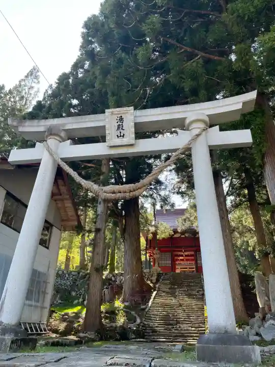 大日寺跡湯殿山神社の{uncategorized: "未分類", other: "その他", undefined: "問題あり", building: "その他建物", grave: "お墓", sacred_gate: "鳥居", guardian: "狛犬", statue: "像", buddha: "仏像", history: "歴史", nature: "自然", garden: "庭園", animal: "動物", pagoda: "塔", temizu: "手水舎", mountain_gate: "山門・神門", sanctuary: "本殿・本堂", subordinate: "末社・摂社", art: "芸術", scenery: "景色", jizo: "地蔵", ema: "絵馬", goshuin: "御朱印", omikuji: "おみくじ", items: "授与品その他", amulet: "お守り", goshuincho: "御朱印帳", eats: "食事", festival: "お祭り", votive_dance: "神楽", shichigosan: "七五三参", wedding: "結婚式", experience: "体験その他", initially: "初詣", around: "周辺", anti_infection: "感染症対策"}