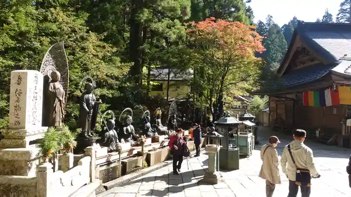 高野山金剛峯寺奥の院(和歌山県)