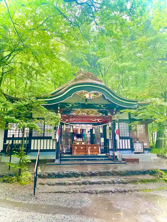 新屋山神社の本殿・本堂