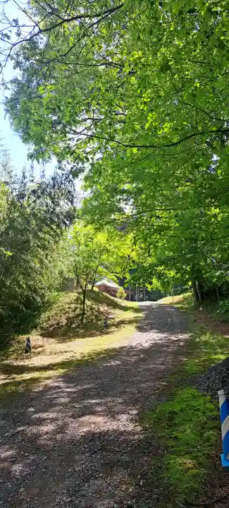 熊野神社の{uncategorized: "未分類", other: "その他", undefined: "問題あり", building: "その他建物", grave: "お墓", sacred_gate: "鳥居", guardian: "狛犬", statue: "像", buddha: "仏像", history: "歴史", nature: "自然", garden: "庭園", animal: "動物", pagoda: "塔", temizu: "手水舎", mountain_gate: "山門・神門", sanctuary: "本殿・本堂", subordinate: "末社・摂社", art: "芸術", scenery: "景色", jizo: "地蔵", ema: "絵馬", goshuin: "御朱印", omikuji: "おみくじ", items: "授与品その他", amulet: "お守り", goshuincho: "御朱印帳", eats: "食事", festival: "お祭り", votive_dance: "神楽", shichigosan: "七五三参", wedding: "結婚式", experience: "体験その他", initially: "初詣", around: "周辺", anti_infection: "感染症対策"}