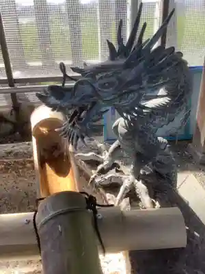 おちょぼ稲荷故里の宮の手水舎