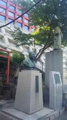 開運出世稲荷(延命院境内社)の像