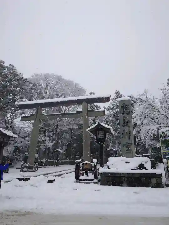 鹿島神宮の{uncategorized: "未分類", other: "その他", undefined: "問題あり", building: "その他建物", grave: "お墓", sacred_gate: "鳥居", guardian: "狛犬", statue: "像", buddha: "仏像", history: "歴史", nature: "自然", garden: "庭園", animal: "動物", pagoda: "塔", temizu: "手水舎", mountain_gate: "山門・神門", sanctuary: "本殿・本堂", subordinate: "末社・摂社", art: "芸術", scenery: "景色", jizo: "地蔵", ema: "絵馬", goshuin: "御朱印", omikuji: "おみくじ", items: "授与品その他", amulet: "お守り", goshuincho: "御朱印帳", eats: "食事", festival: "お祭り", votive_dance: "神楽", shichigosan: "七五三参", wedding: "結婚式", experience: "体験その他", initially: "初詣", around: "周辺", anti_infection: "感染症対策"}