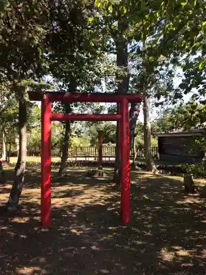 サケ神社（サケの慰霊塔）の鳥居