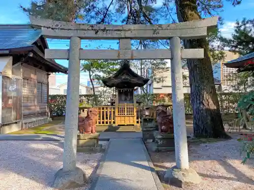 賣布神社の末社