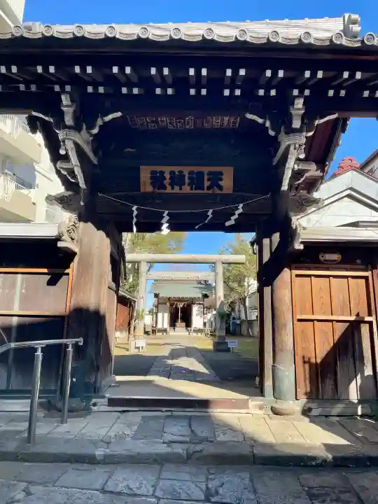 牛込柳町天祖神社の{uncategorized: "未分類", other: "その他", undefined: "問題あり", building: "その他建物", grave: "お墓", sacred_gate: "鳥居", guardian: "狛犬", statue: "像", buddha: "仏像", history: "歴史", nature: "自然", garden: "庭園", animal: "動物", pagoda: "塔", temizu: "手水舎", mountain_gate: "山門・神門", sanctuary: "本殿・本堂", subordinate: "末社・摂社", art: "芸術", scenery: "景色", jizo: "地蔵", ema: "絵馬", goshuin: "御朱印", omikuji: "おみくじ", items: "授与品その他", amulet: "お守り", goshuincho: "御朱印帳", eats: "食事", festival: "お祭り", votive_dance: "神楽", shichigosan: "七五三参", wedding: "結婚式", experience: "体験その他", initially: "初詣", around: "周辺", anti_infection: "感染症対策"}