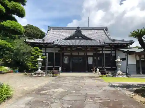 官長寺の本殿