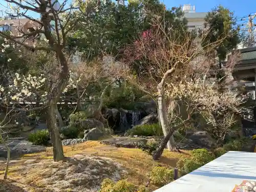 湯島天満宮の{uncategorized: "未分類", other: "その他", undefined: "問題あり", building: "その他建物", grave: "お墓", sacred_gate: "鳥居", guardian: "狛犬", statue: "像", buddha: "仏像", history: "歴史", nature: "自然", garden: "庭園", animal: "動物", pagoda: "塔", temizu: "手水舎", mountain_gate: "山門・神門", sanctuary: "本殿・本堂", subordinate: "末社・摂社", art: "芸術", scenery: "景色", jizo: "地蔵", ema: "絵馬", goshuin: "御朱印", omikuji: "おみくじ", items: "授与品その他", amulet: "お守り", goshuincho: "御朱印帳", eats: "食事", festival: "お祭り", votive_dance: "神楽", shichigosan: "七五三参", wedding: "結婚式", experience: "体験その他", initially: "初詣", around: "周辺", anti_infection: "感染症対策"}