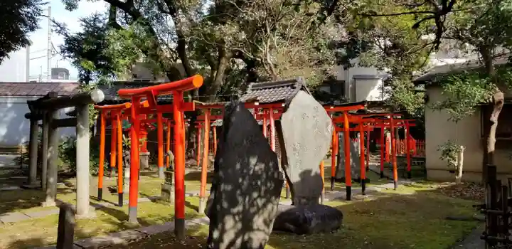 三囲神社の鳥居