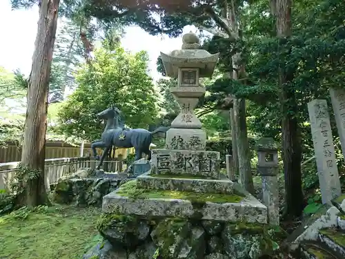 佐伎治神社の像