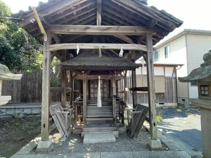 春日神社(飯)の{uncategorized: "未分類", other: "その他", undefined: "問題あり", building: "その他建物", grave: "お墓", sacred_gate: "鳥居", guardian: "狛犬", statue: "像", buddha: "仏像", history: "歴史", nature: "自然", garden: "庭園", animal: "動物", pagoda: "塔", temizu: "手水舎", mountain_gate: "山門・神門", sanctuary: "本殿・本堂", subordinate: "末社・摂社", art: "芸術", scenery: "景色", jizo: "地蔵", ema: "絵馬", goshuin: "御朱印", omikuji: "おみくじ", items: "授与品その他", amulet: "お守り", goshuincho: "御朱印帳", eats: "食事", festival: "お祭り", votive_dance: "神楽", shichigosan: "七五三参", wedding: "結婚式", experience: "体験その他", initially: "初詣", around: "周辺", anti_infection: "感染症対策"}