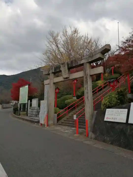 足立山妙見宮(御祖神社)の鳥居