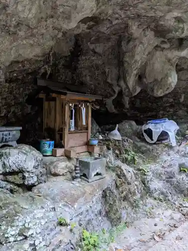 乳岩神社の本殿・本堂