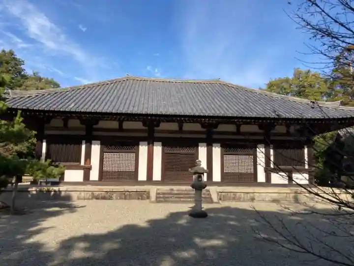 秋篠寺の本殿・本堂