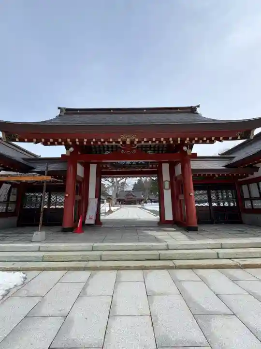 北海道護國神社の山門・神門