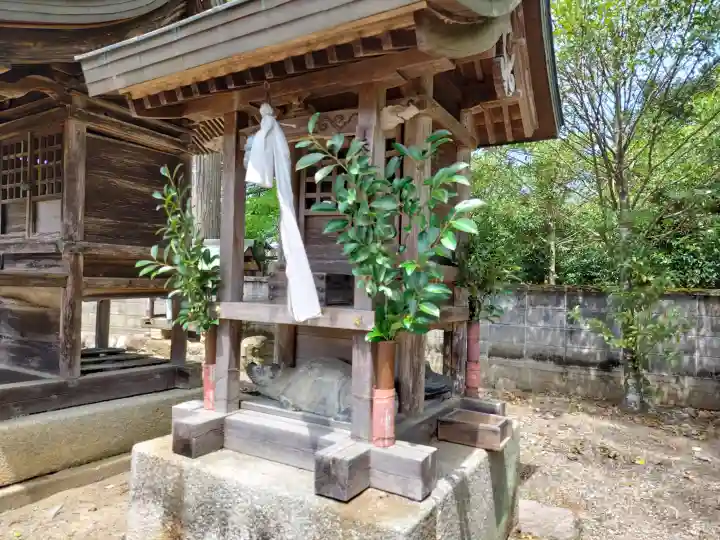 月讀神社の{uncategorized: "未分類", other: "その他", undefined: "問題あり", building: "その他建物", grave: "お墓", sacred_gate: "鳥居", guardian: "狛犬", statue: "像", buddha: "仏像", history: "歴史", nature: "自然", garden: "庭園", animal: "動物", pagoda: "塔", temizu: "手水舎", mountain_gate: "山門・神門", sanctuary: "本殿・本堂", subordinate: "末社・摂社", art: "芸術", scenery: "景色", jizo: "地蔵", ema: "絵馬", goshuin: "御朱印", omikuji: "おみくじ", items: "授与品その他", amulet: "お守り", goshuincho: "御朱印帳", eats: "食事", festival: "お祭り", votive_dance: "神楽", shichigosan: "七五三参", wedding: "結婚式", experience: "体験その他", initially: "初詣", around: "周辺", anti_infection: "感染症対策"}