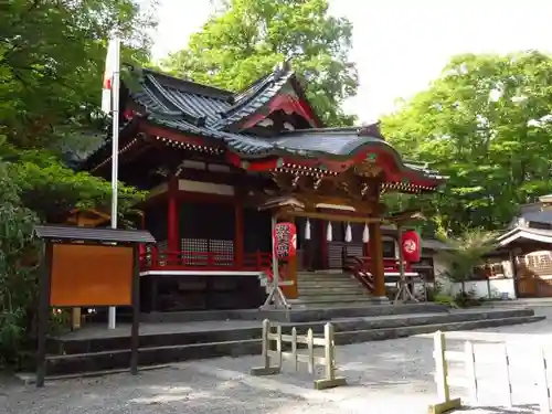 山中諏訪神社の本殿