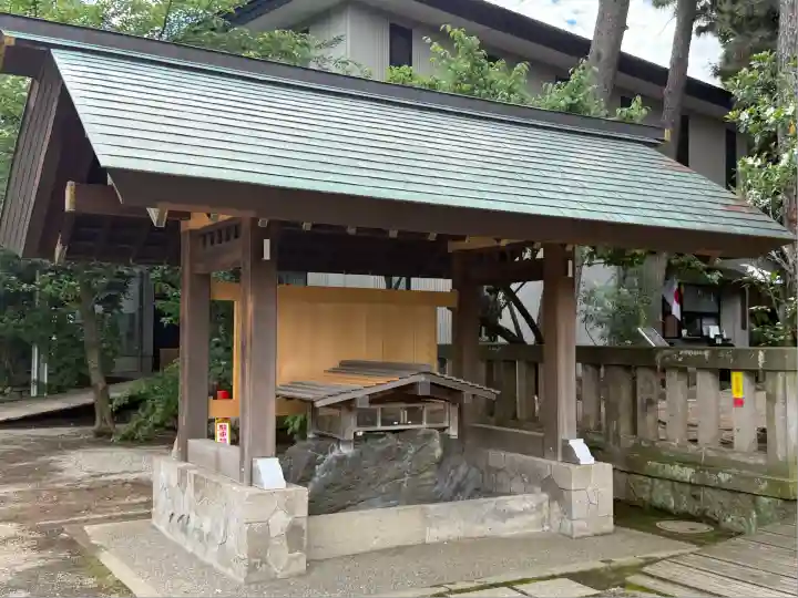 埼玉縣護國神社の手水舎