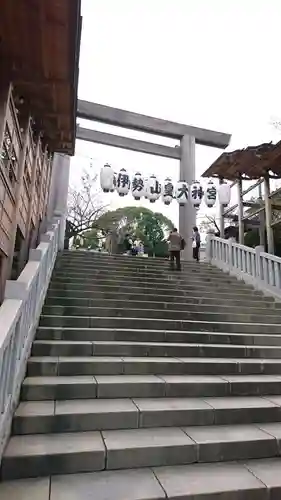 伊勢山皇大神宮の鳥居