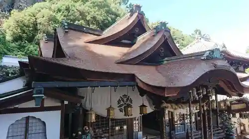 宝山寺の本殿