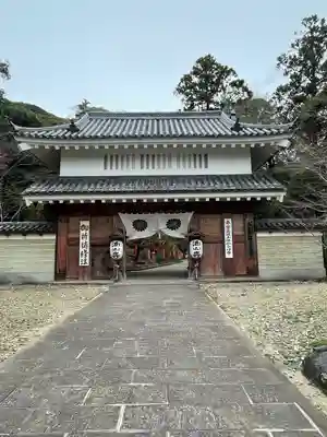 目の霊山　油山寺の山門・神門