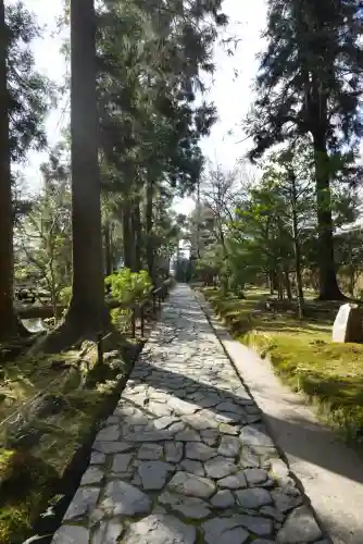 法然院の{uncategorized: "未分類", other: "その他", undefined: "問題あり", building: "その他建物", grave: "お墓", sacred_gate: "鳥居", guardian: "狛犬", statue: "像", buddha: "仏像", history: "歴史", nature: "自然", garden: "庭園", animal: "動物", pagoda: "塔", temizu: "手水舎", mountain_gate: "山門・神門", sanctuary: "本殿・本堂", subordinate: "末社・摂社", art: "芸術", scenery: "景色", jizo: "地蔵", ema: "絵馬", goshuin: "御朱印", omikuji: "おみくじ", items: "授与品その他", amulet: "お守り", goshuincho: "御朱印帳", eats: "食事", festival: "お祭り", votive_dance: "神楽", shichigosan: "七五三参", wedding: "結婚式", experience: "体験その他", initially: "初詣", around: "周辺", anti_infection: "感染症対策"}