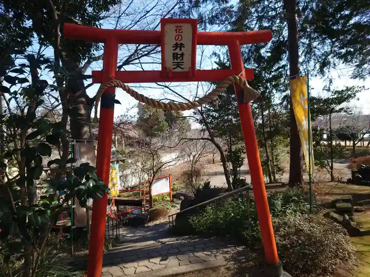 尾曳稲荷神社の末社・摂社