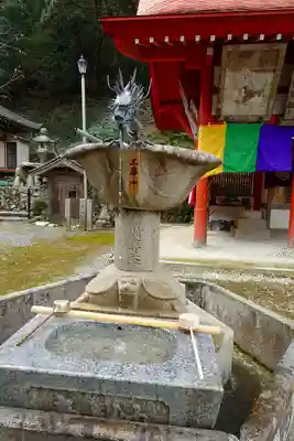 瀧安寺の手水舎