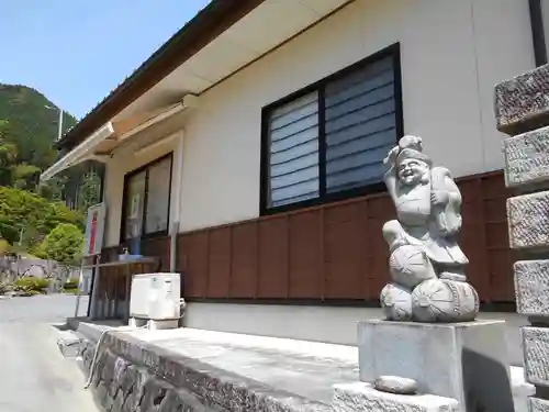 眞弓神社の建物その他