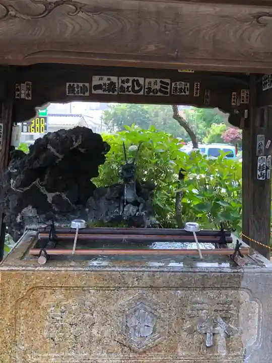 白山神社の手水舎