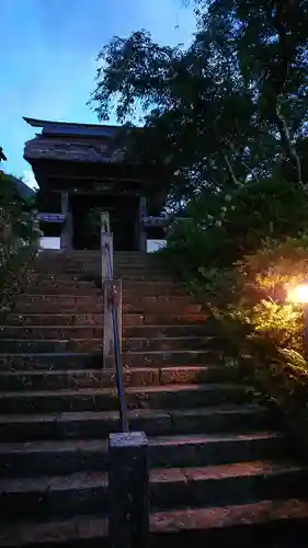 前山寺の山門