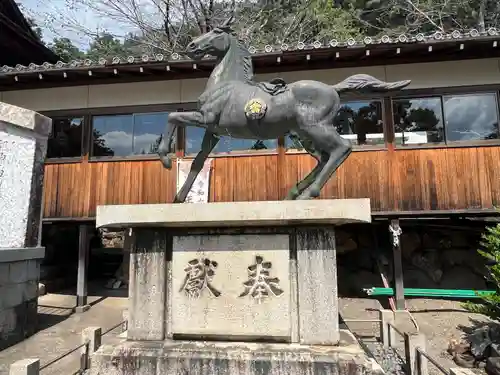 手力雄神社の像