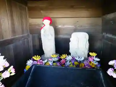 中橋地蔵尊の{uncategorized: "未分類", other: "その他", undefined: "問題あり", building: "その他建物", grave: "お墓", sacred_gate: "鳥居", guardian: "狛犬", statue: "像", buddha: "仏像", history: "歴史", nature: "自然", garden: "庭園", animal: "動物", pagoda: "塔", temizu: "手水舎", mountain_gate: "山門・神門", sanctuary: "本殿・本堂", subordinate: "末社・摂社", art: "芸術", scenery: "景色", jizo: "地蔵", ema: "絵馬", goshuin: "御朱印", omikuji: "おみくじ", items: "授与品その他", amulet: "お守り", goshuincho: "御朱印帳", eats: "食事", festival: "お祭り", votive_dance: "神楽", shichigosan: "七五三参", wedding: "結婚式", experience: "体験その他", initially: "初詣", around: "周辺", anti_infection: "感染症対策"}