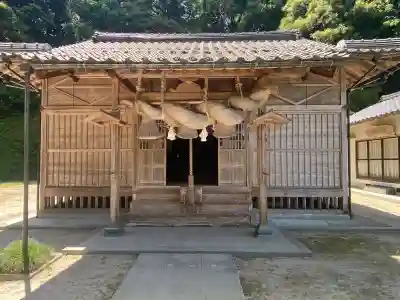 貴船神社の{uncategorized: "未分類", other: "その他", undefined: "問題あり", building: "その他建物", grave: "お墓", sacred_gate: "鳥居", guardian: "狛犬", statue: "像", buddha: "仏像", history: "歴史", nature: "自然", garden: "庭園", animal: "動物", pagoda: "塔", temizu: "手水舎", mountain_gate: "山門・神門", sanctuary: "本殿・本堂", subordinate: "末社・摂社", art: "芸術", scenery: "景色", jizo: "地蔵", ema: "絵馬", goshuin: "御朱印", omikuji: "おみくじ", items: "授与品その他", amulet: "お守り", goshuincho: "御朱印帳", eats: "食事", festival: "お祭り", votive_dance: "神楽", shichigosan: "七五三参", wedding: "結婚式", experience: "体験その他", initially: "初詣", around: "周辺", anti_infection: "感染症対策"}