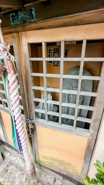 猫実庚申塔の像