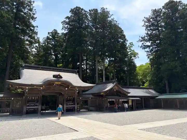 彌彦神社の{uncategorized: "未分類", other: "その他", undefined: "問題あり", building: "その他建物", grave: "お墓", sacred_gate: "鳥居", guardian: "狛犬", statue: "像", buddha: "仏像", history: "歴史", nature: "自然", garden: "庭園", animal: "動物", pagoda: "塔", temizu: "手水舎", mountain_gate: "山門・神門", sanctuary: "本殿・本堂", subordinate: "末社・摂社", art: "芸術", scenery: "景色", jizo: "地蔵", ema: "絵馬", goshuin: "御朱印", omikuji: "おみくじ", items: "授与品その他", amulet: "お守り", goshuincho: "御朱印帳", eats: "食事", festival: "お祭り", votive_dance: "神楽", shichigosan: "七五三参", wedding: "結婚式", experience: "体験その他", initially: "初詣", around: "周辺", anti_infection: "感染症対策"}