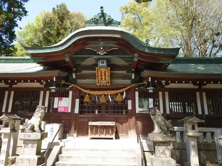 挙母神社の本殿・本堂