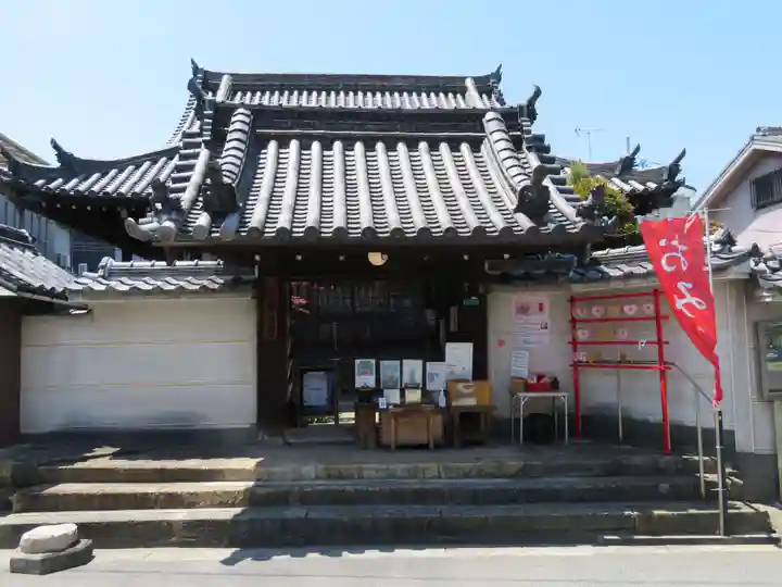専念寺の山門・神門