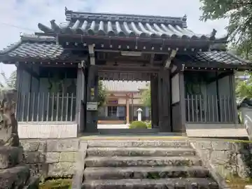 覚伝寺の山門・神門