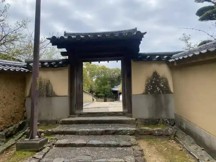 東大寺戒壇院千手堂の{uncategorized: "未分類", other: "その他", undefined: "問題あり", building: "その他建物", grave: "お墓", sacred_gate: "鳥居", guardian: "狛犬", statue: "像", buddha: "仏像", history: "歴史", nature: "自然", garden: "庭園", animal: "動物", pagoda: "塔", temizu: "手水舎", mountain_gate: "山門・神門", sanctuary: "本殿・本堂", subordinate: "末社・摂社", art: "芸術", scenery: "景色", jizo: "地蔵", ema: "絵馬", goshuin: "御朱印", omikuji: "おみくじ", items: "授与品その他", amulet: "お守り", goshuincho: "御朱印帳", eats: "食事", festival: "お祭り", votive_dance: "神楽", shichigosan: "七五三参", wedding: "結婚式", experience: "体験その他", initially: "初詣", around: "周辺", anti_infection: "感染症対策"}