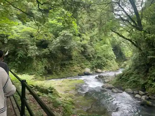 天安河原宮の{uncategorized: "未分類", other: "その他", undefined: "問題あり", building: "その他建物", grave: "お墓", sacred_gate: "鳥居", guardian: "狛犬", statue: "像", buddha: "仏像", history: "歴史", nature: "自然", garden: "庭園", animal: "動物", pagoda: "塔", temizu: "手水舎", mountain_gate: "山門・神門", sanctuary: "本殿・本堂", subordinate: "末社・摂社", art: "芸術", scenery: "景色", jizo: "地蔵", ema: "絵馬", goshuin: "御朱印", omikuji: "おみくじ", items: "授与品その他", amulet: "お守り", goshuincho: "御朱印帳", eats: "食事", festival: "お祭り", votive_dance: "神楽", shichigosan: "七五三参", wedding: "結婚式", experience: "体験その他", initially: "初詣", around: "周辺", anti_infection: "感染症対策"}