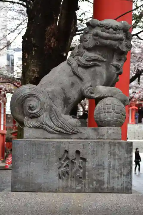 花園神社の狛犬
